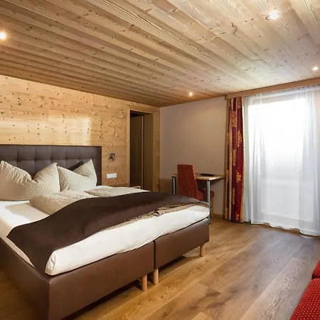 Haus Gafrina Bed & Breakfast *